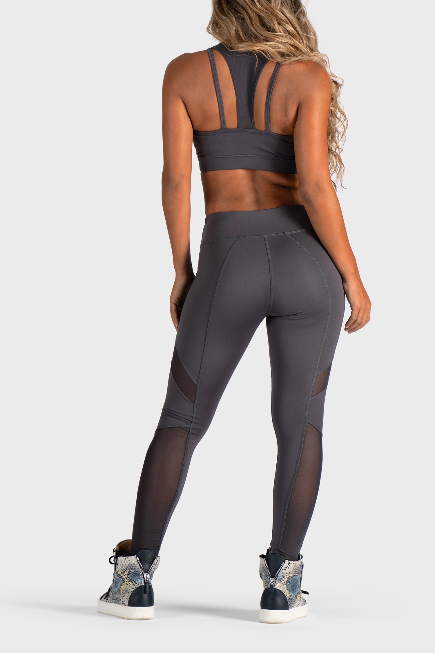 Black Yoga Set For Women W/ Sports Bra & Fitted Mesh Cropped Yoga Pants 