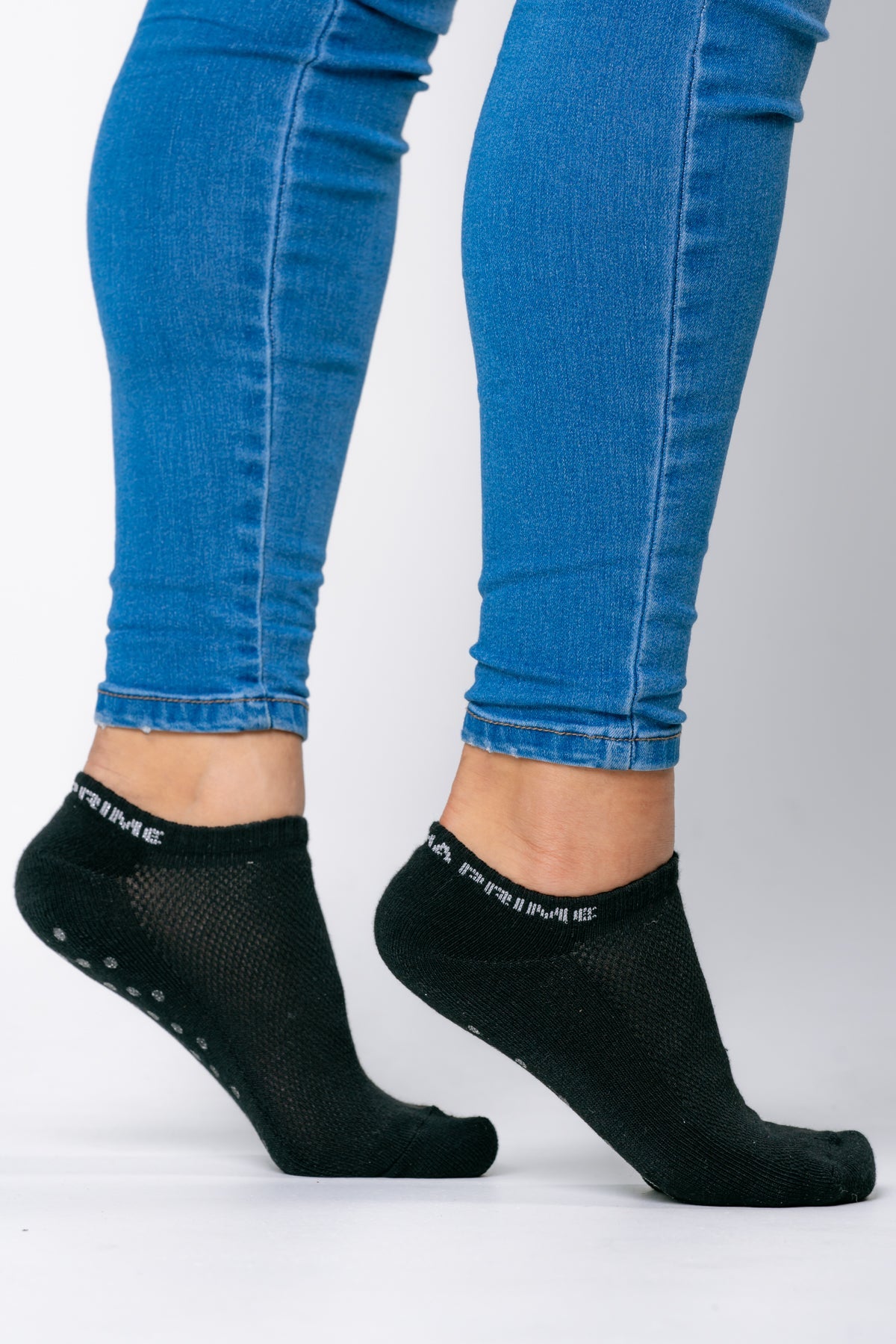 タイツ・ソックス ALANUI Woman Socks Black LWRA007R25KNI0011025 1025 ZL2P4843-BLACK.jpg?v=